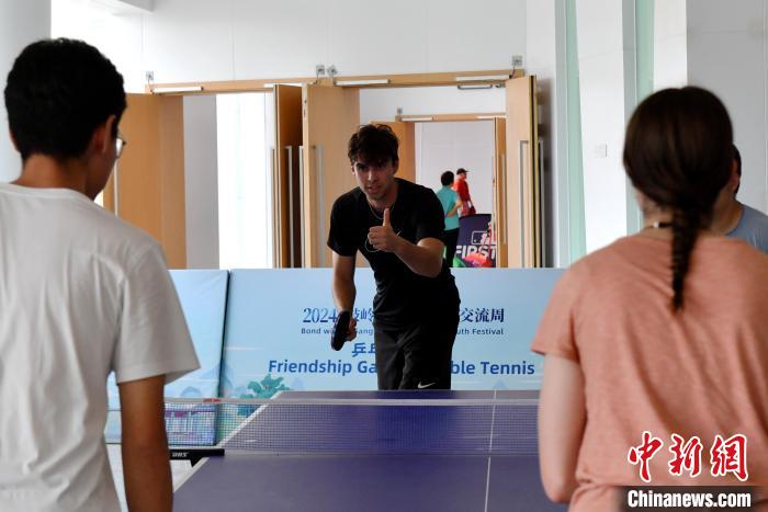 蓝狮娱乐登录：中美青年福州以球会友