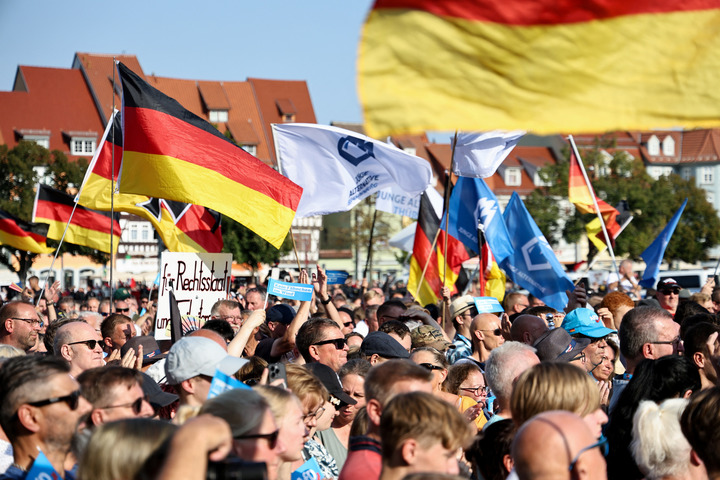 蓝狮娱乐:外媒:东德选民对主流政党深感失望